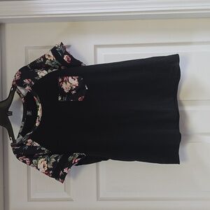 Shein curve OXL  black & floral top